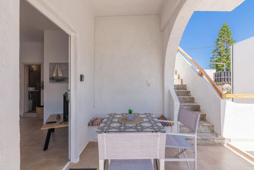 Geo'S Lovely Two Bedroom Island Apartment Gouves Exterior foto